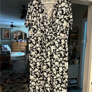 Croft & Barrow Black and White Floral Midi Dress